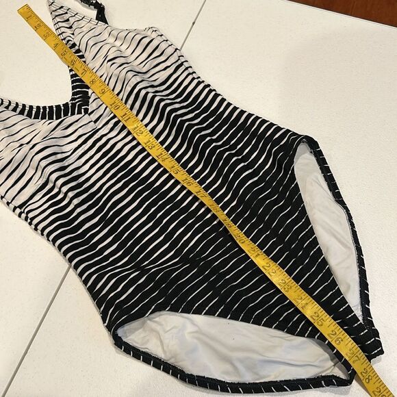 La Blanca black and white bathing suit -10 - Picture 6 of 10